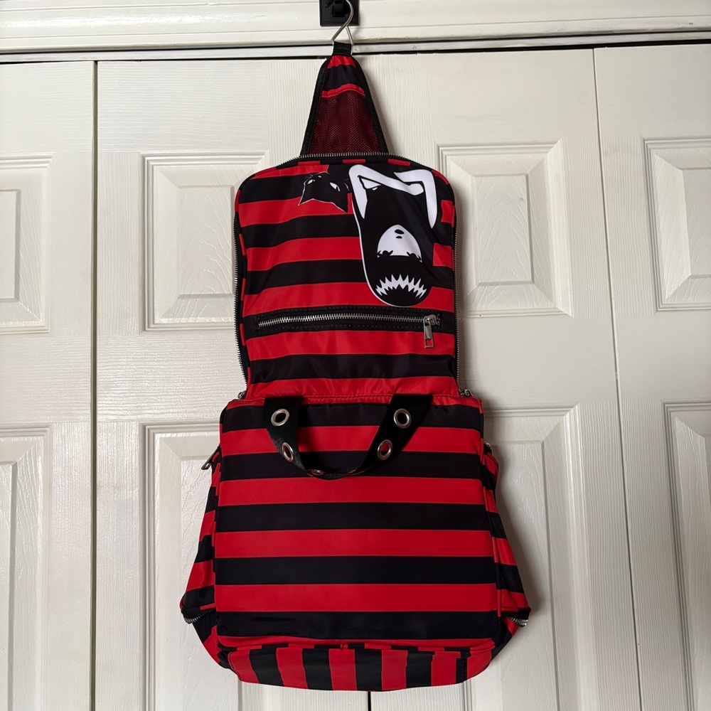 Dollskill Emily the Strange Lone Traveler Vanity Bag Makeup Toiletry Carrier - Picture 4 of 10